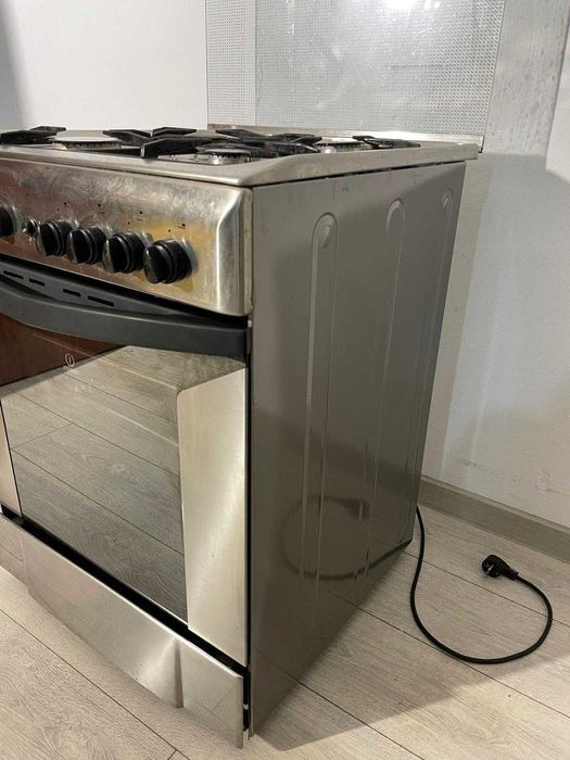 Aragaz Indesit cu 4 Arzătoare