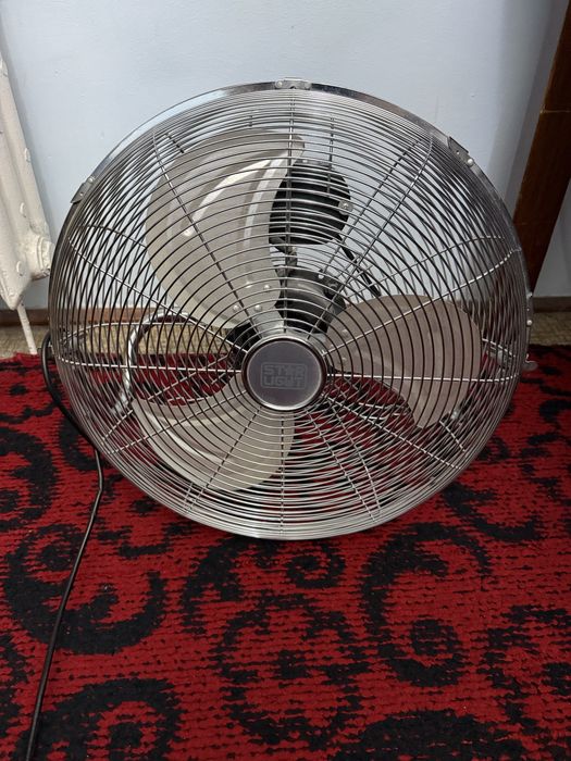 Ventilator de podea StarLight, diagonala 45 cm, 3 viteze