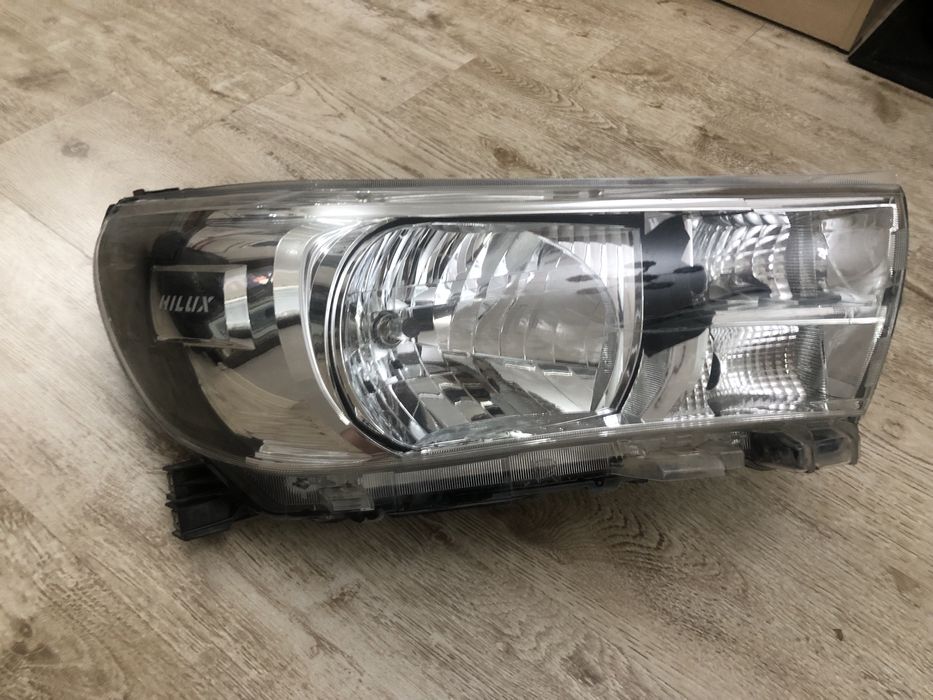 фара тоета Хайлюкс
