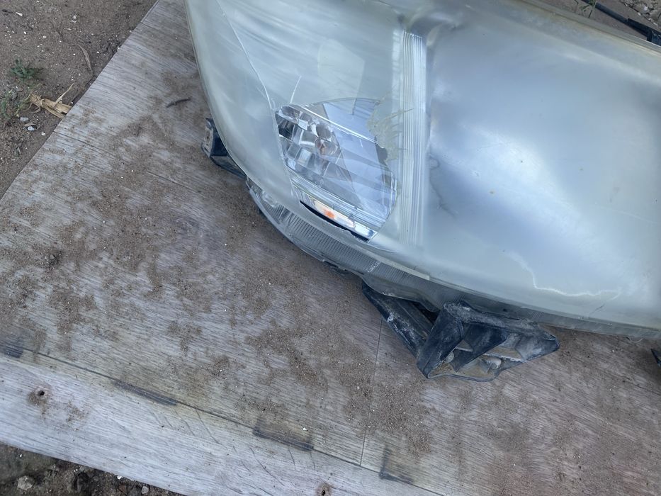 Фары Toyota Hilux