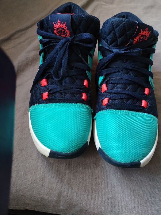 Nike Lebron Witness VIII
Nike Lebron Witness