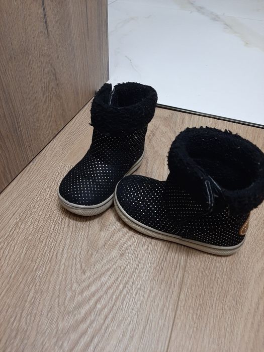 Обувки за момиче 21 и 23 номер