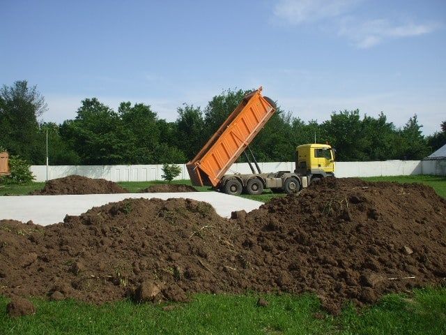 Transport nisip,pamant vegetal,moloz,piatră de cariera