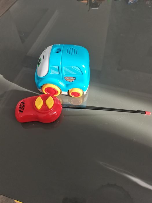 Mașinuță cu telecomandă