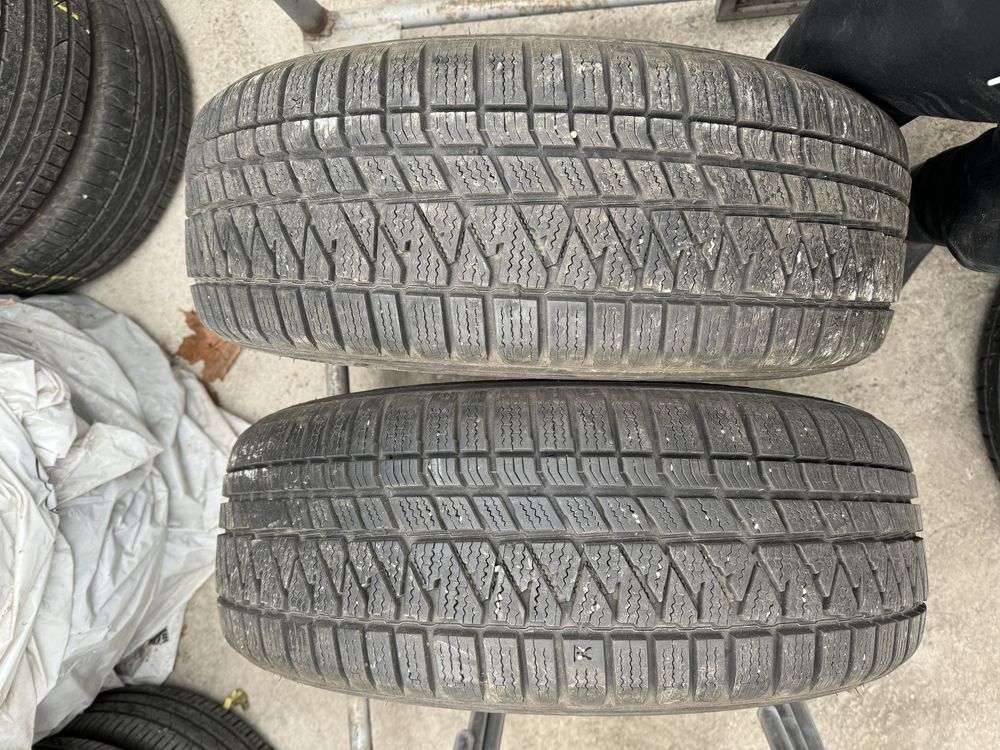 2 броя Зимни гуми  Kumho 235/65/17