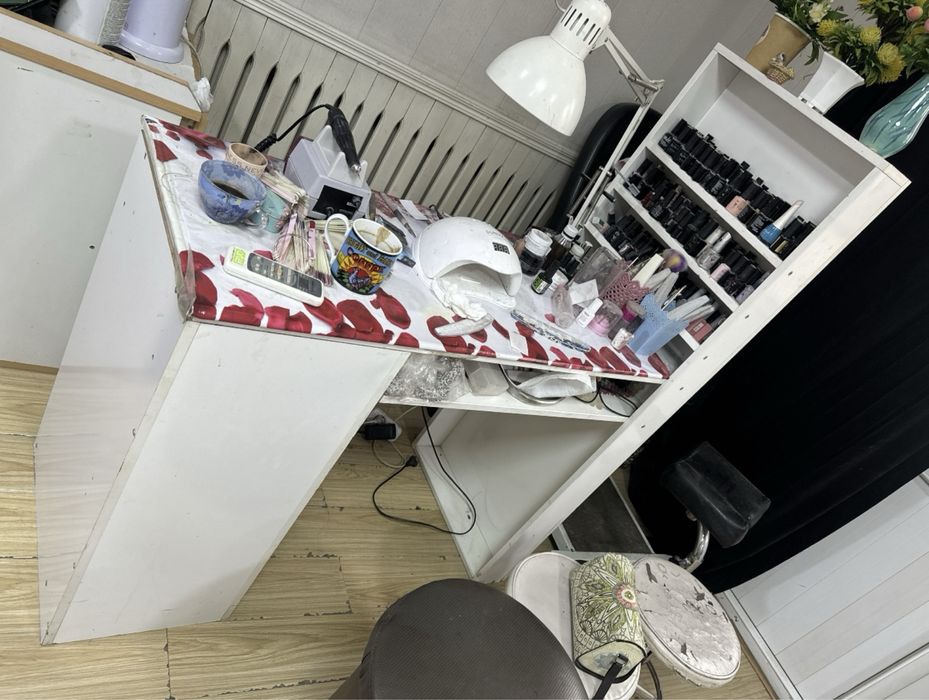 Стол маникюрный