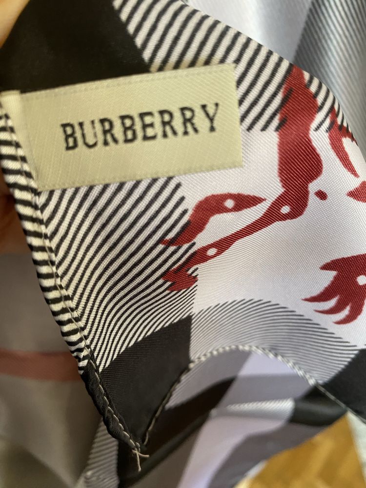 Дамски шал Burberry естествена коприна