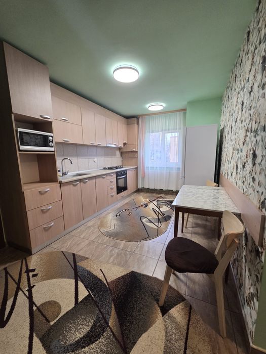 Închiriez apartament