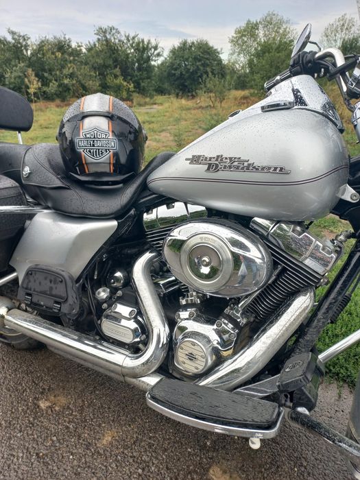 Vând Harley Davidson road king classic