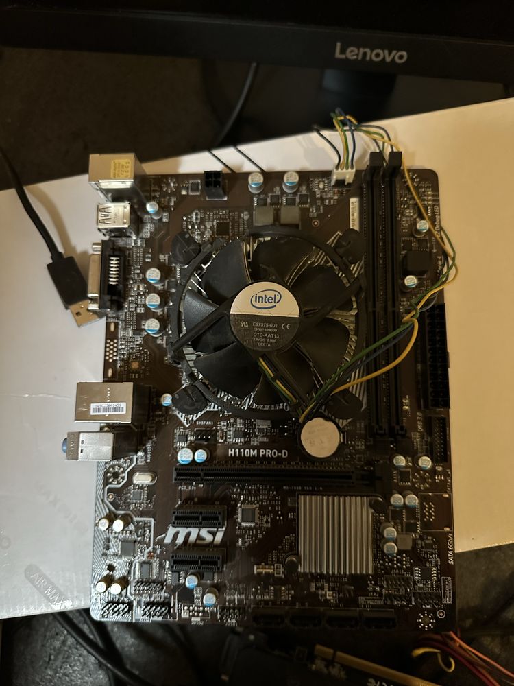 Продавам Дънна платка MSI H110M PRO-D 1151 и процесор i 3 7100