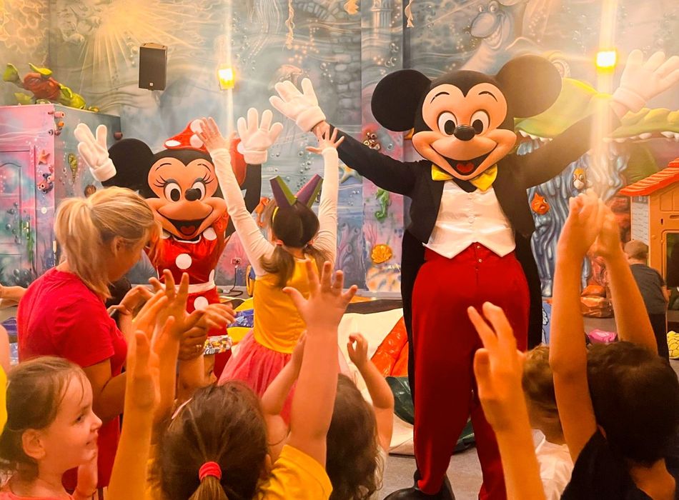 Zile de naștere copii/ Nunți/ Botezuri: Mascote &  Animatori și person