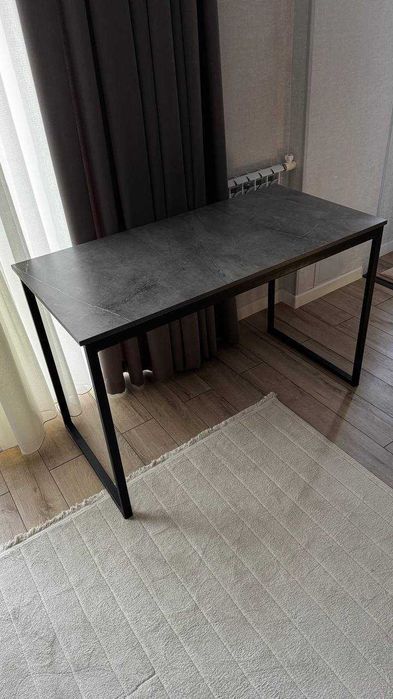 Стильный стол в современном дизайне