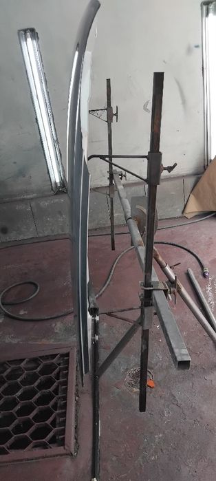 Автобояджйска стойка за детаели