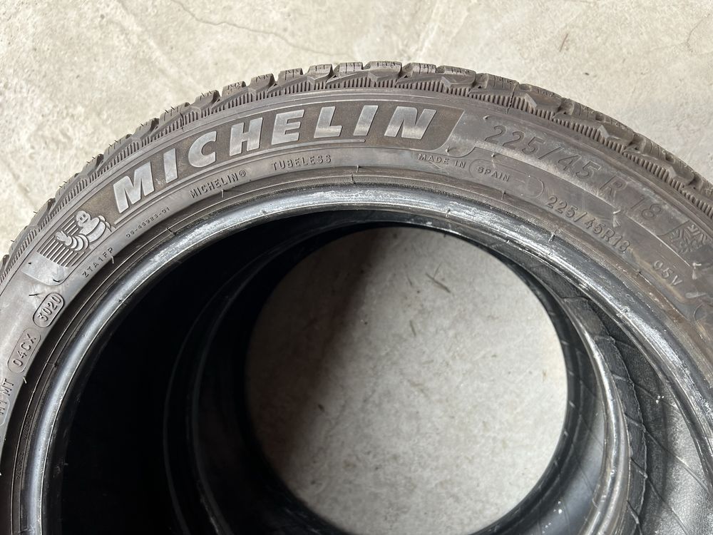 Зимни гуми Мишелин/Michelin 225/45R18 + 2 подарък