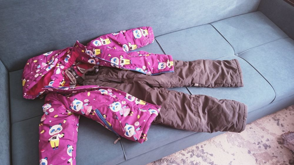 Отдам куртки и зимний комбинезон,в хорошем состоянии,б/у,по договорен