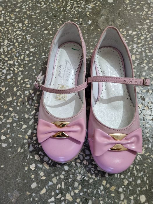 Pantofi lacuiti din piele