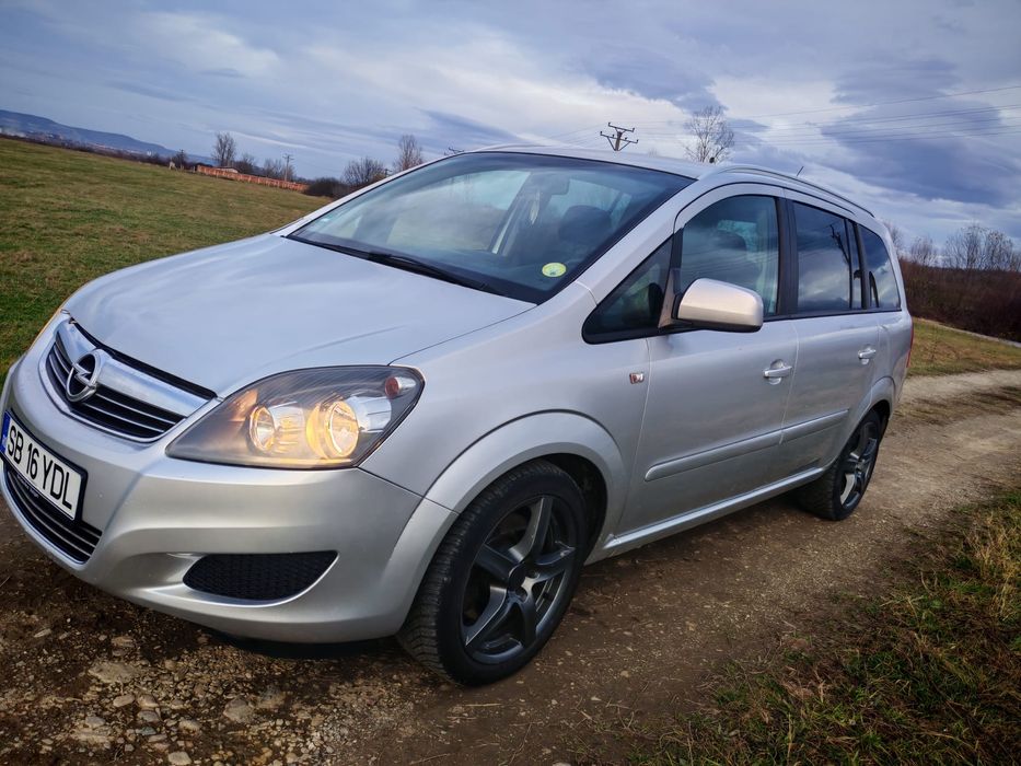 Vand opel zafira 1.7 ecoflex 7 locuri euro 5 an 2013 116 cp impecabil