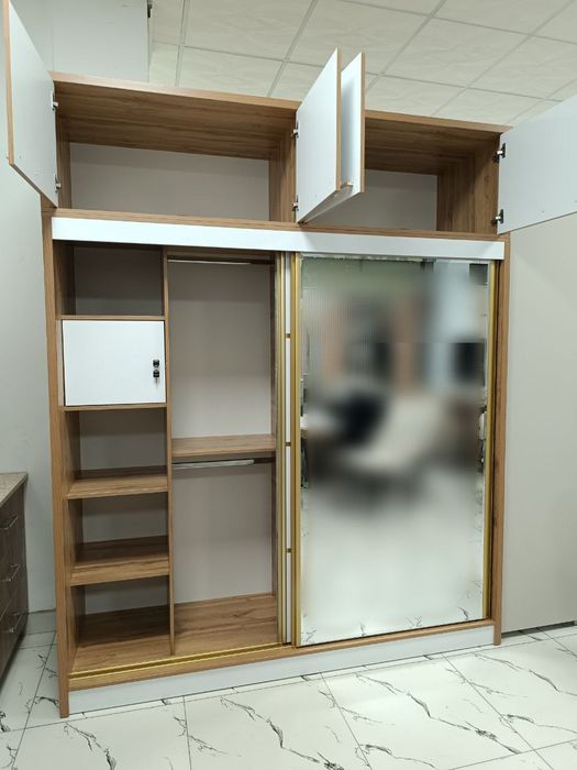 Современный шкаф купе