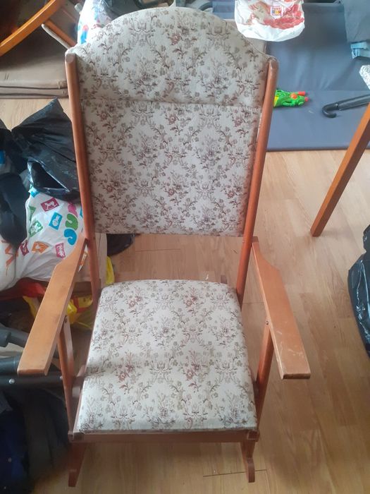 Vând Balansoar lemn, tapițat, impecabil