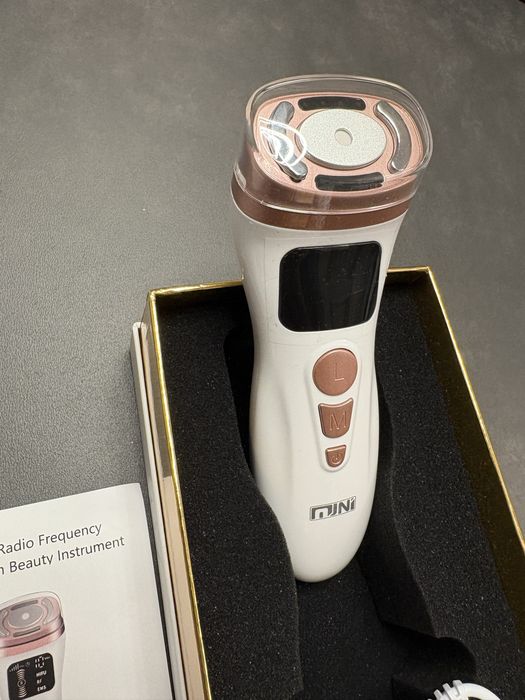 Mini HIFU уред 4в1 за стягане и тонус на лице и тяло