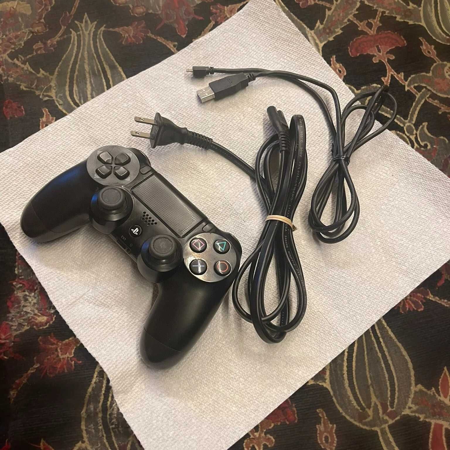 PlayStation 4 Pro / Slim 1TB / 500GB