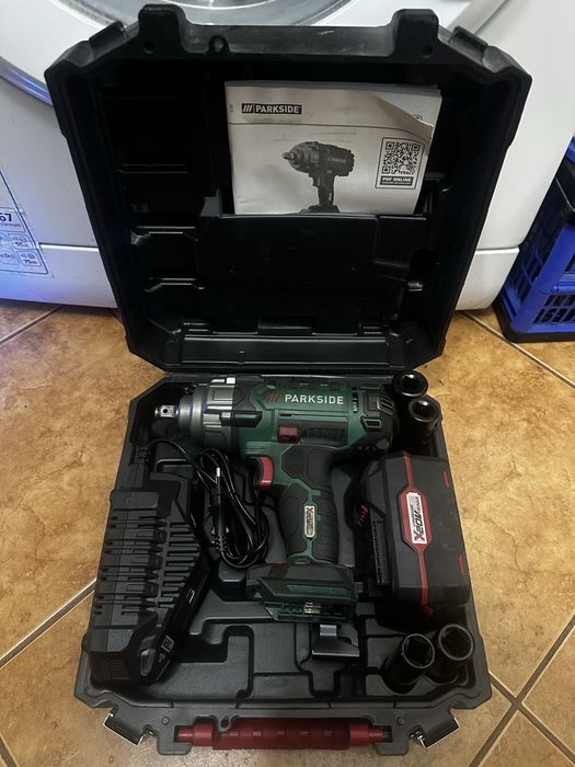 Masina de insurubat cu impact Parkside set complet