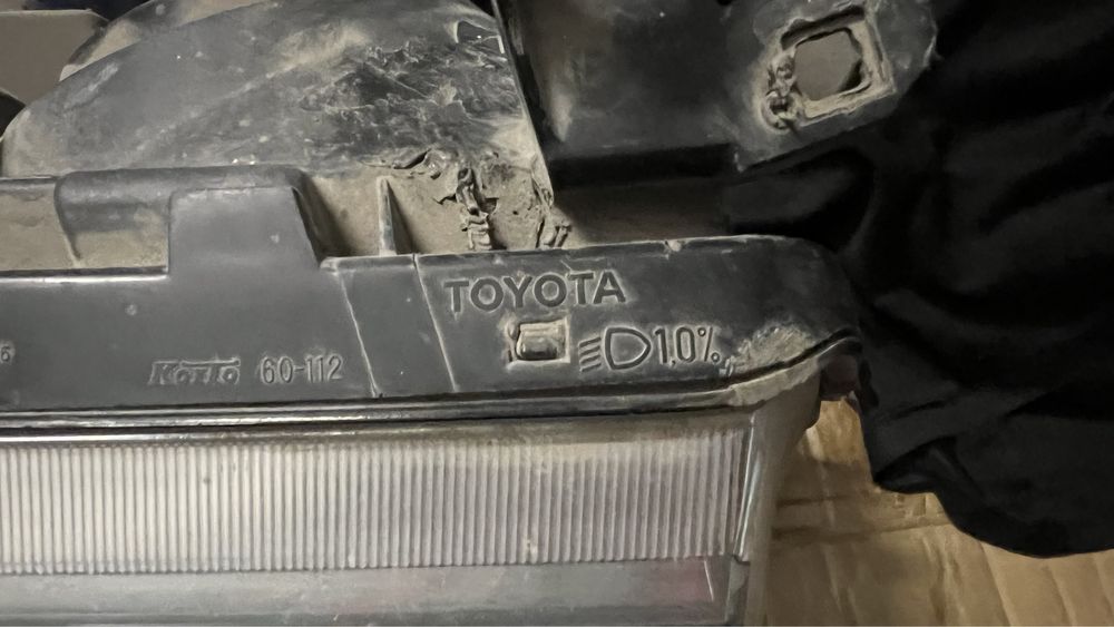 Правая фара Toyota LC 100
