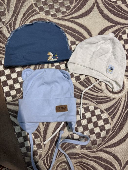 Чепчики, шапочки и носочки для новорожденных