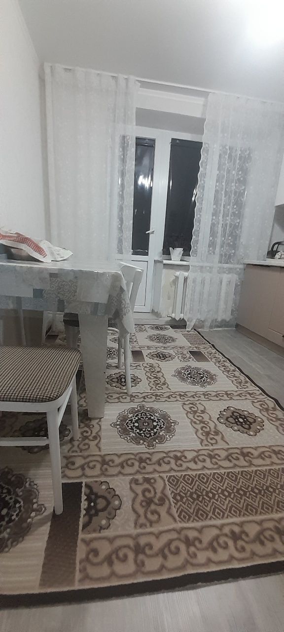 Срочно продам шерстяную ковровую дорожку 5 метров и  ковер 170×260