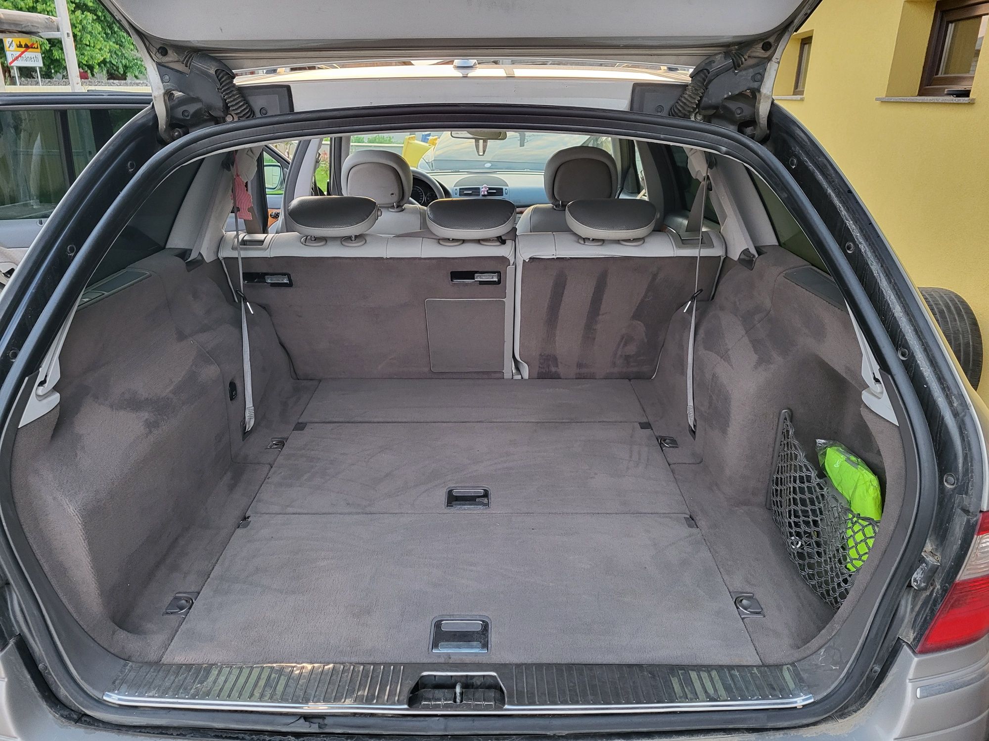 Vând mercedes e-class