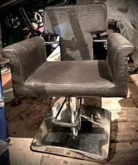 Кресло и раковина для парикмахерских