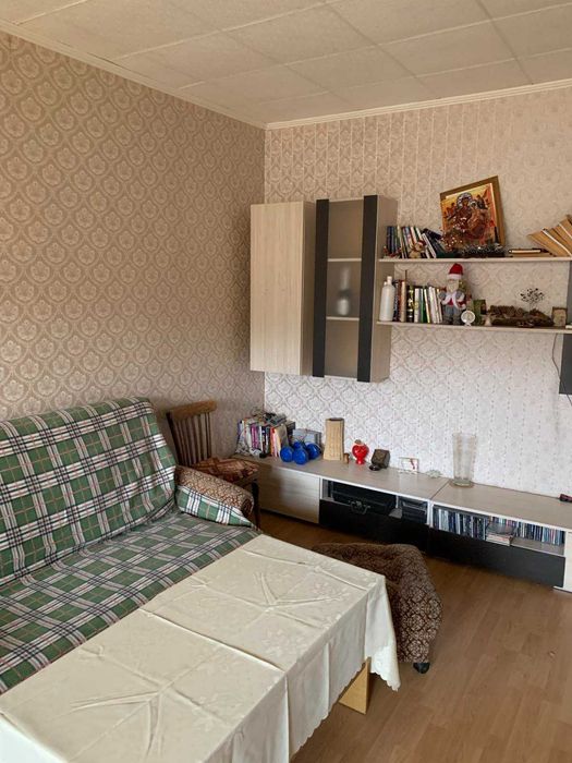 Продава двустаен апартамент  -  панел в кв. "Запад".