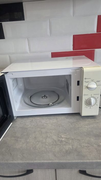 Продаю микроволновую печь