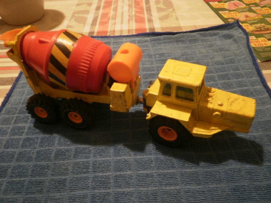 камионче бетоновоз- Corgi Volvo BM 860 TC - метален макет