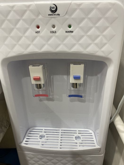 Куллер для  воды, белый, высота-90 см , ширина-30см, глубина-26,5см