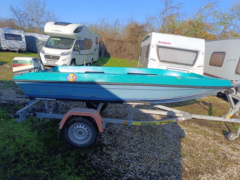 Vând barca fibra Mikro 400 cu motor honda 15 cp 4t
