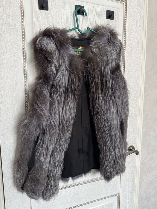 Продам меховую жилетку