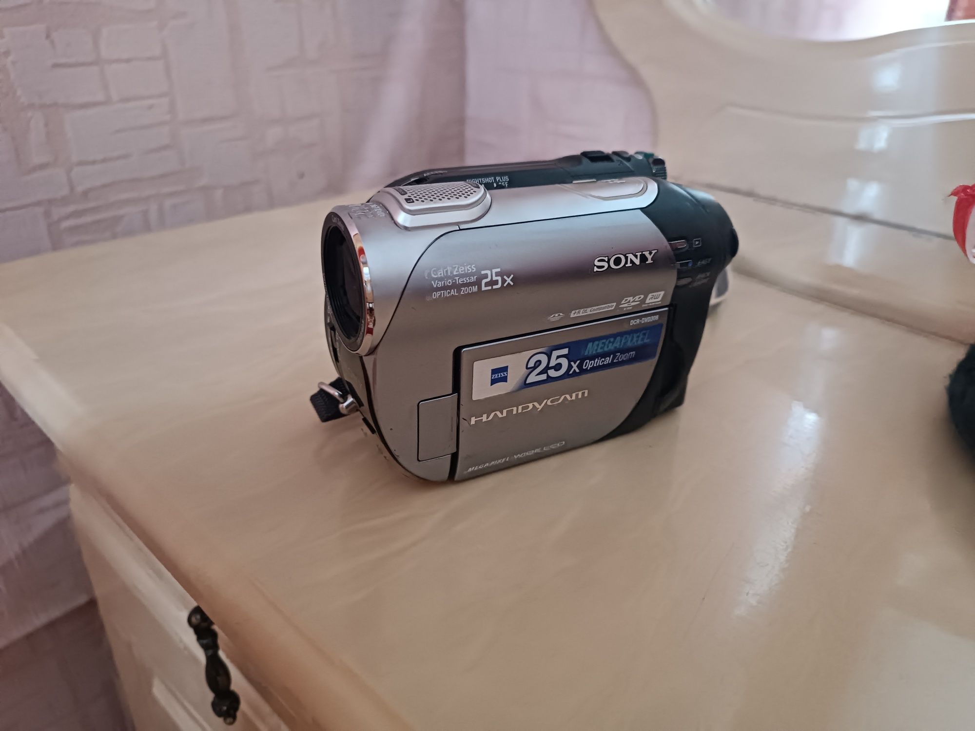 Продам видеокамеру Sony