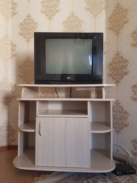 Телевизор с тумбой