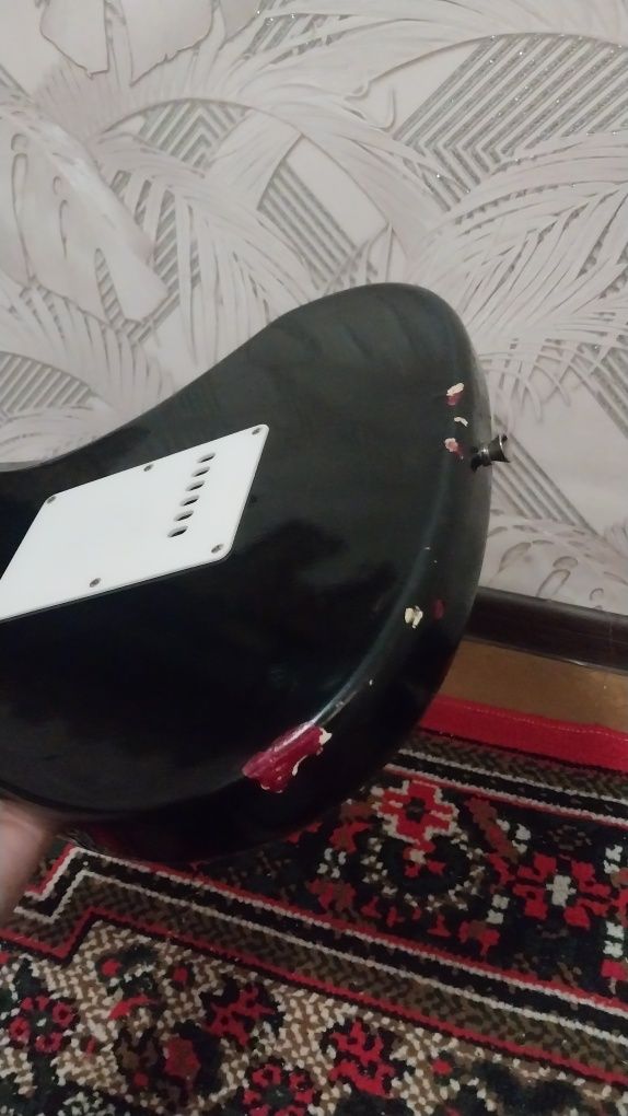 Elektr gitara sotaman. Продаю электронную гитару