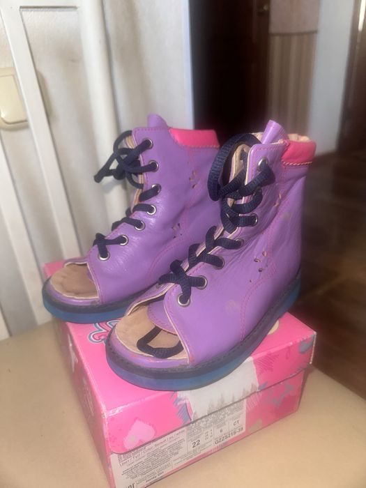 Продам срочно ортапедическую  обувь на девочку