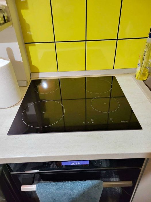 Vand Plita Inductie Electrolux cu 4 zone de gatit