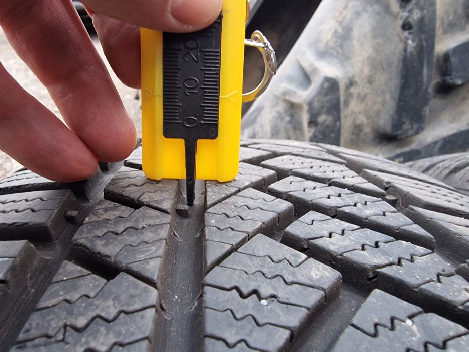 Anvelope 215/55R17 marca Continental, DOT 2019, 7 mm