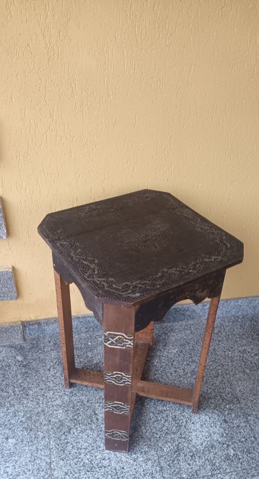 Măsuță veche din lemn