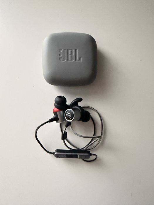 Samsung Galaxy Z Flip 7 512GB + casti JBl cu Bluetooth cadou