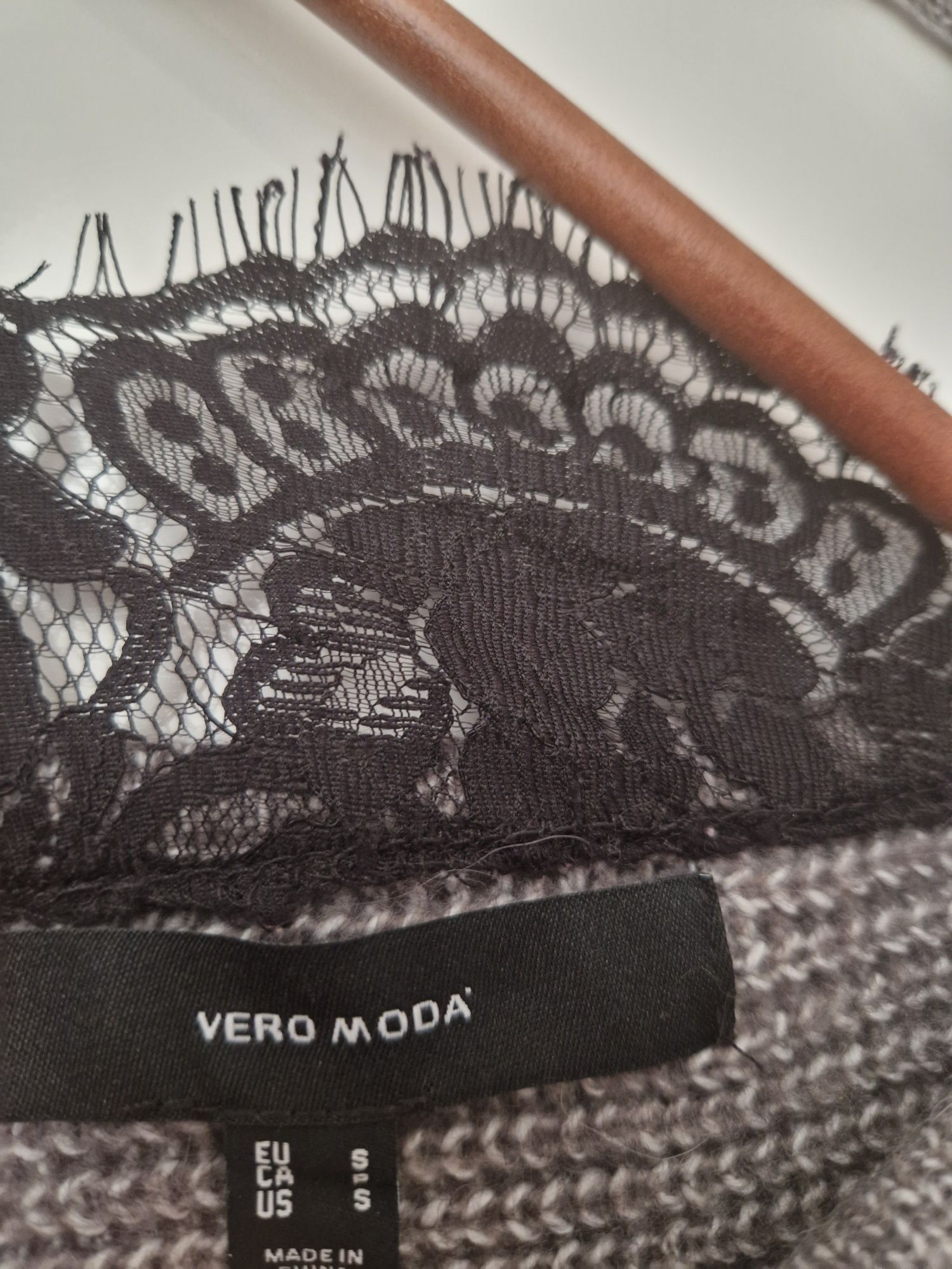 Пуловер с дантела Vero Moda, S