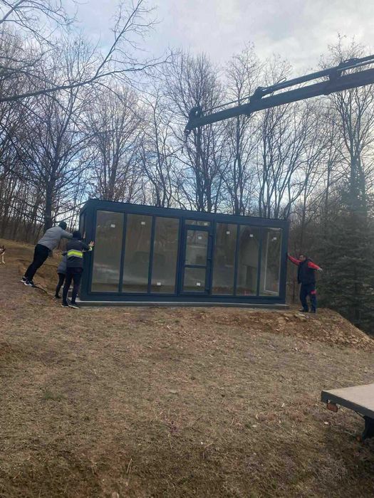 Container modular cu vitrina completa