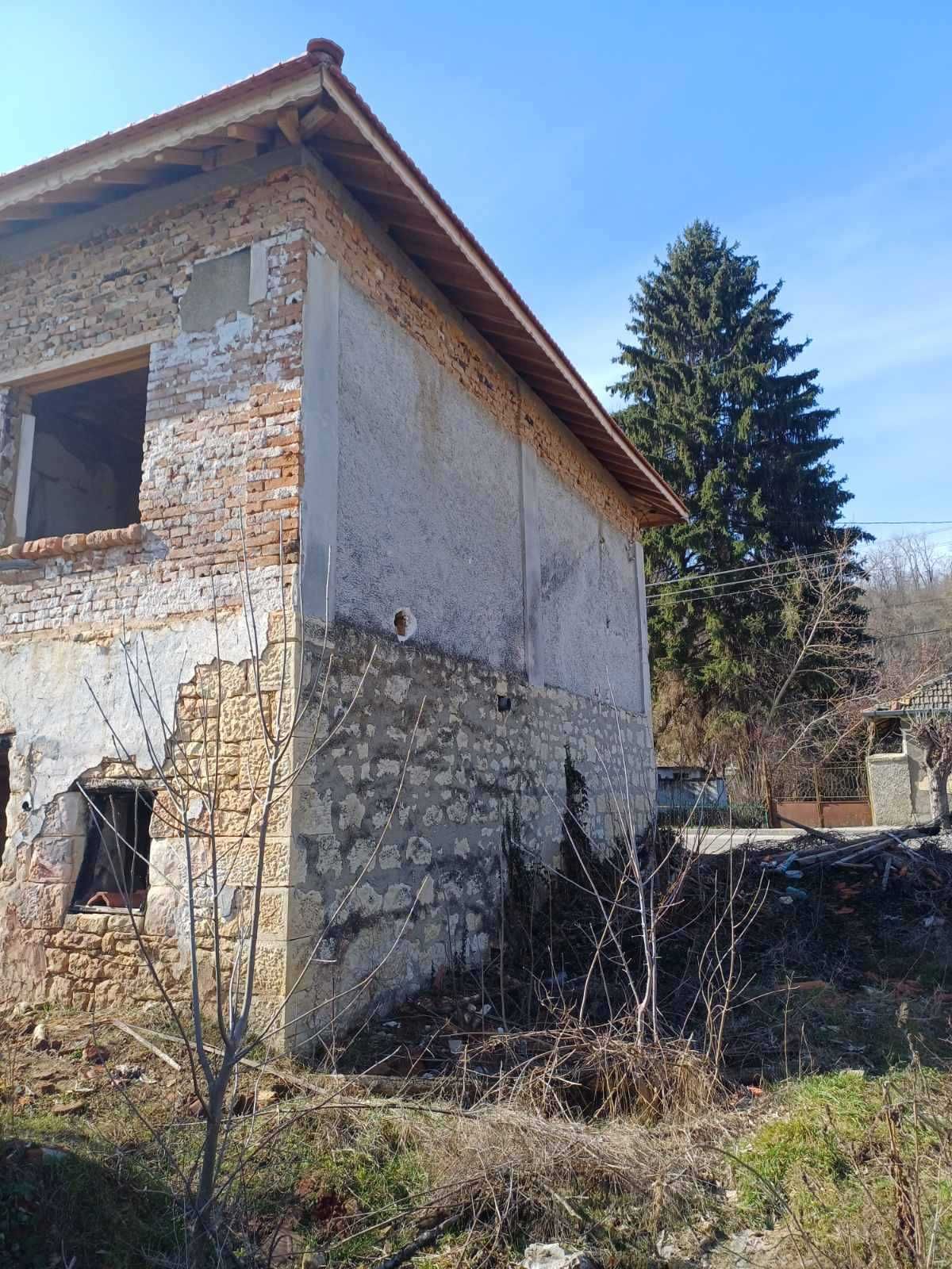1819-Продава се къща в село "Топчии"!