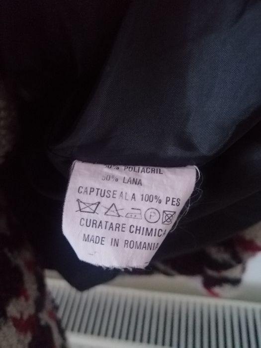 Palton gros din lana model deosebit dama marimea M/L.