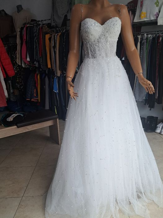 Рокля обсипана с перли